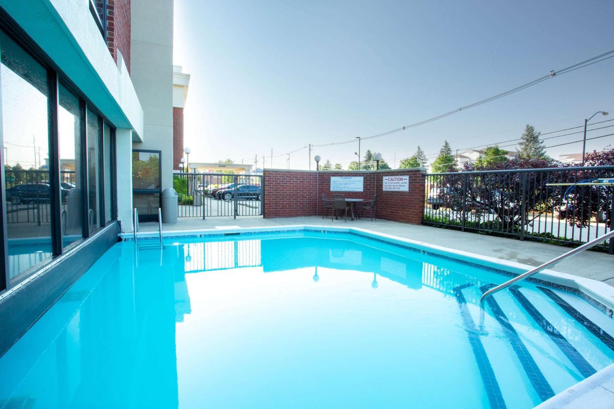 Drury Inn & Suites Louisville East Exterior foto